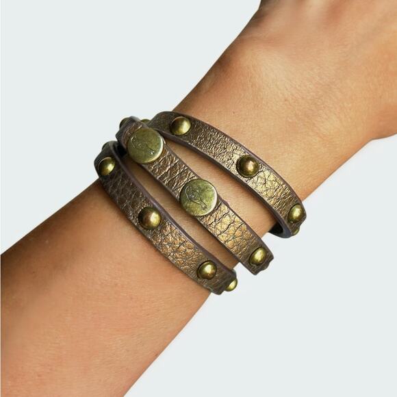 Chloe + Isabel Bronze Brown Leather Triple Wrap Studded Bracelet Gold Snaps - Picture 1 of 4